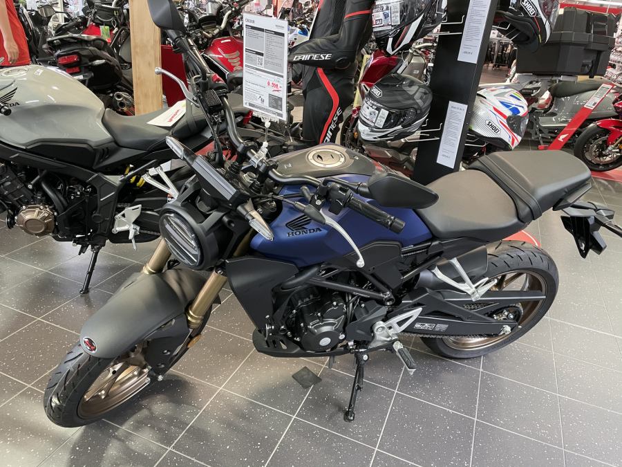 Honda CB 300 R Naked in Blau